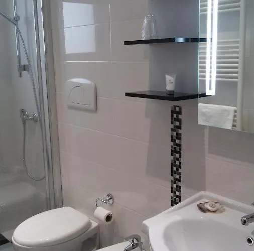 לינה וארוחת בוקר Helios